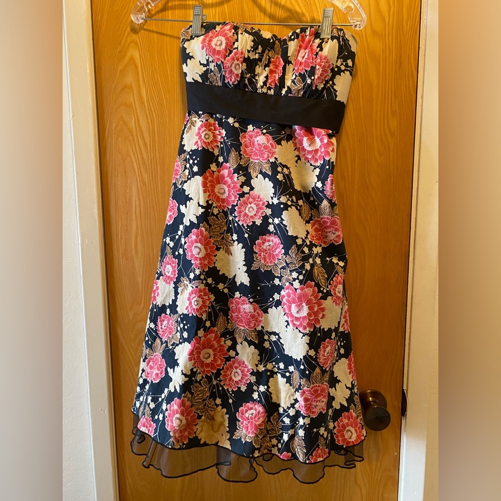 Very cute hard to let go strapless dress